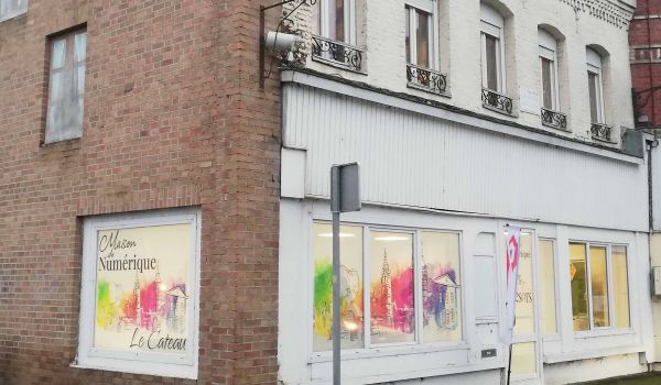 Située au 52 rue Jean Jaurès, la Maison du Numérique accueille pour l'instant les Seniors du Cateau